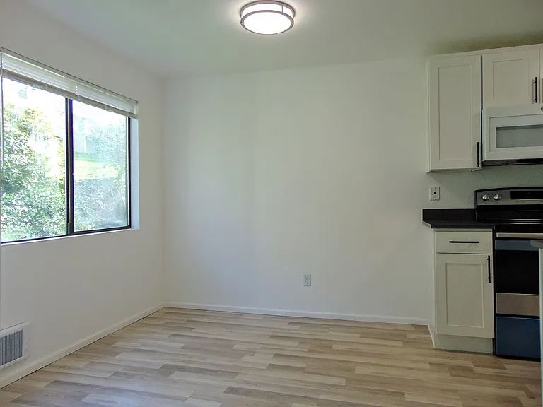 2020 Grant Ave S #F104 — Photo 3