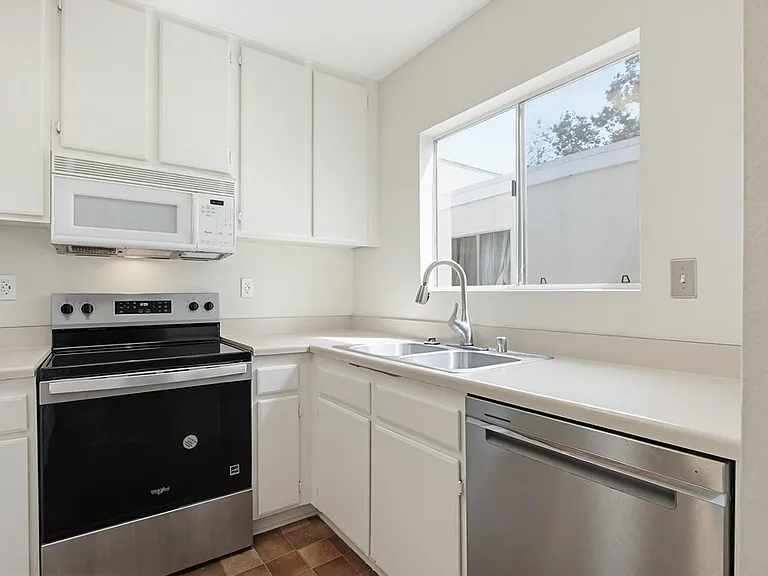 512 Sandalwood Pl — Photo 19