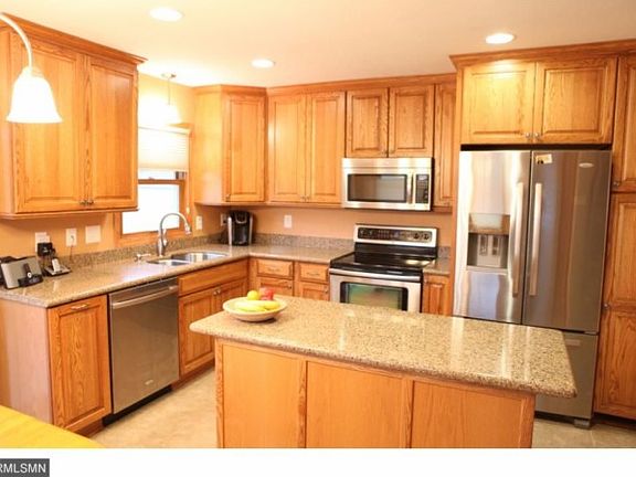4th image of 826 21st Ave N