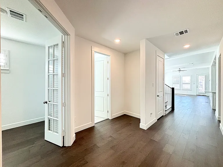 4809 Zilker Ave — Photo 2