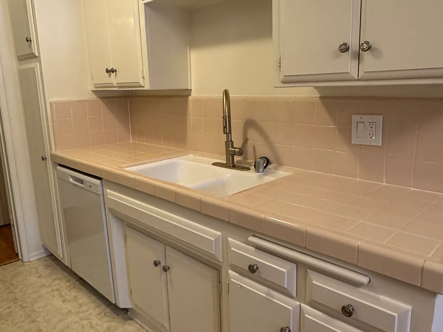 1815 Meridian Apartments — Photo 3