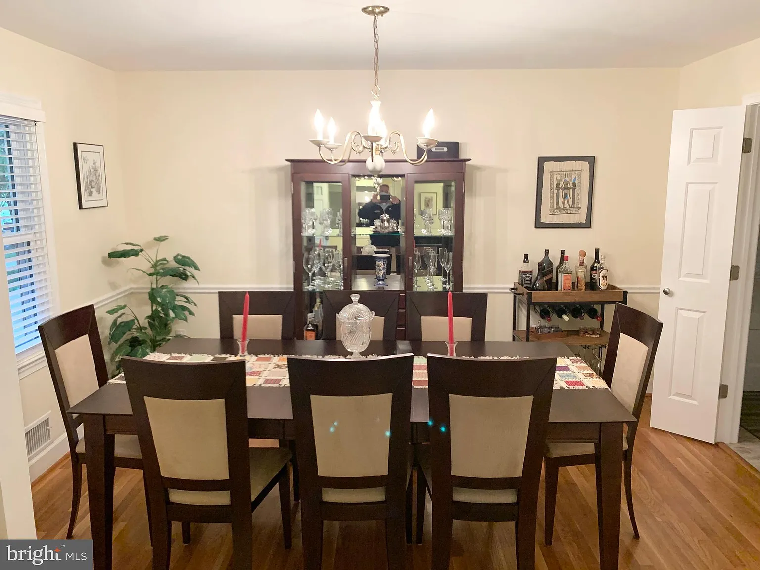 4 bed, 2.5 bath, 2339 sqft, $4,000 — Photo 4