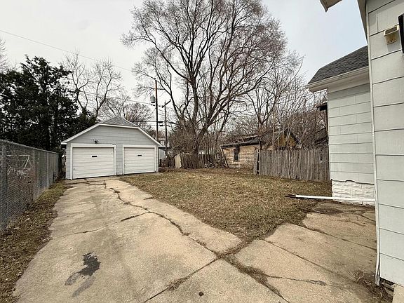 3rd image of 4651 North 48th STREET