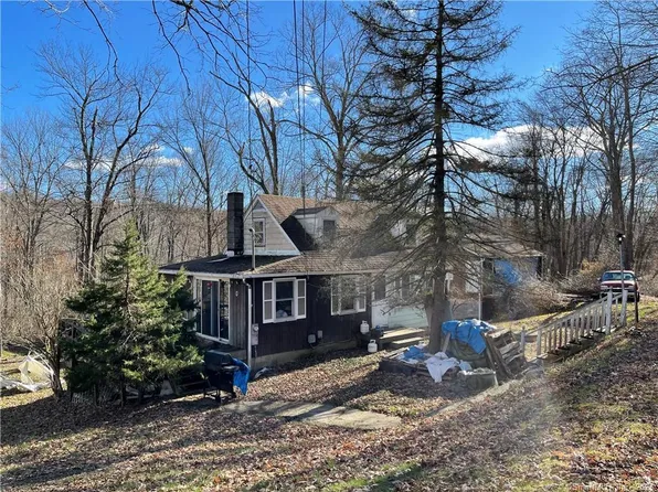 11 Meadow Drive, New Fairfield, CT 06812