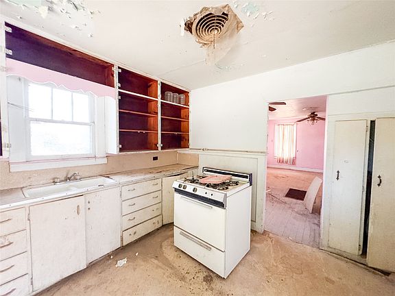 4th image of 409 W 13th St