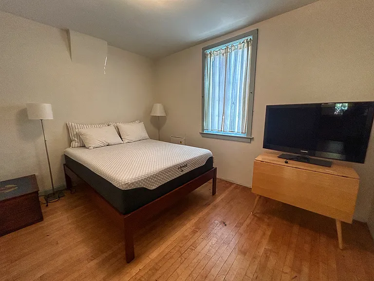 330 Christy Ave #E — Photo 3