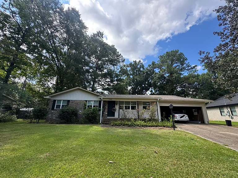 2808 Williamsburg Rd — Photo 1