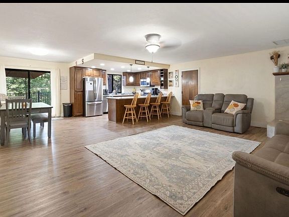 4th image of 2752 Douglas Fir Dr