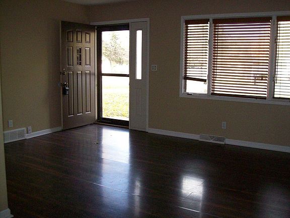 5th image of 1109 Heron Dr