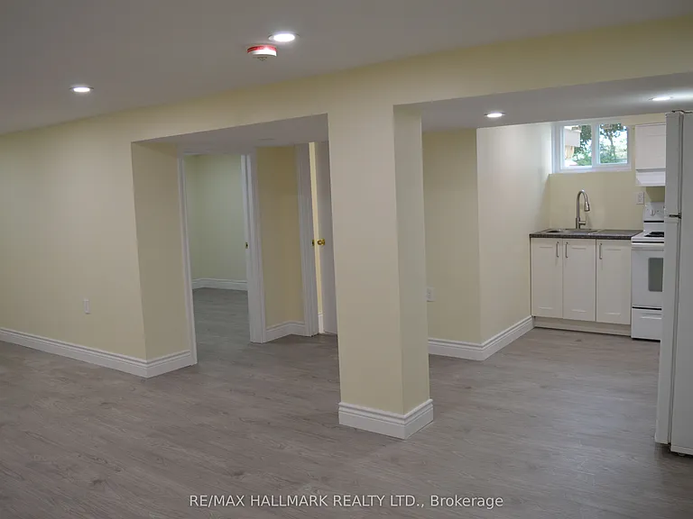 9884 Bayview Ave #LOWER — Photo 8