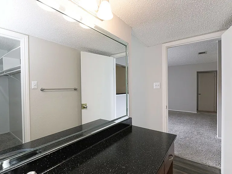 City Summit Apartments — Photo 87