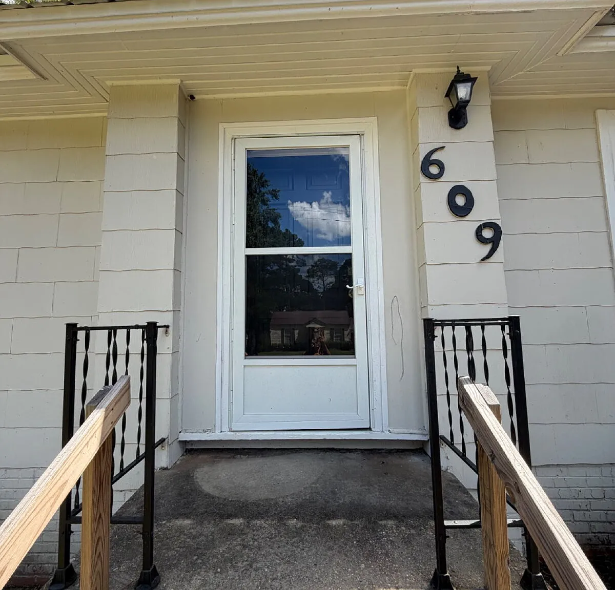 4 bed, 1.5 bath, 1380 sqft, $1,225 — Photo 2