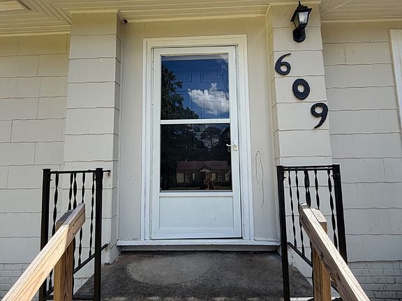 2nd image of 609 Belvedere Rd