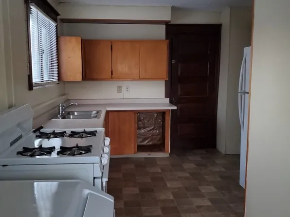 1926 E 4th St, Waterloo, IA 50703