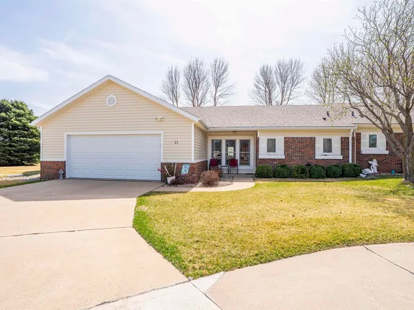 21 Park Village Ct, Le Mars, IA 51031