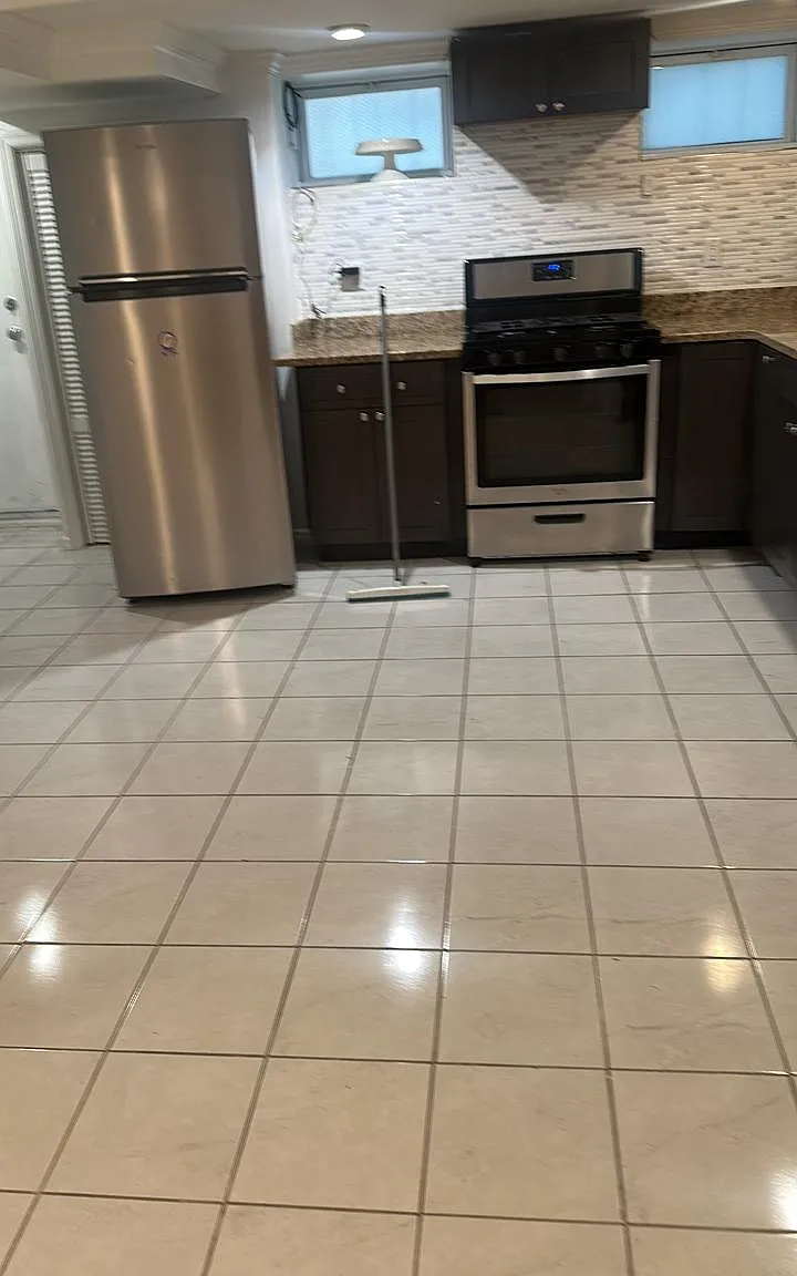 3 bed, 800 sqft, $2,500 — Photo 2