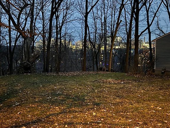 3rd image of 1308 Traver Rd