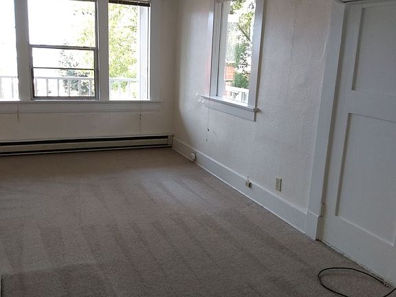 4th image of 703 N Garden St #B