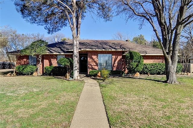 1st image of 302 Bryan Pl