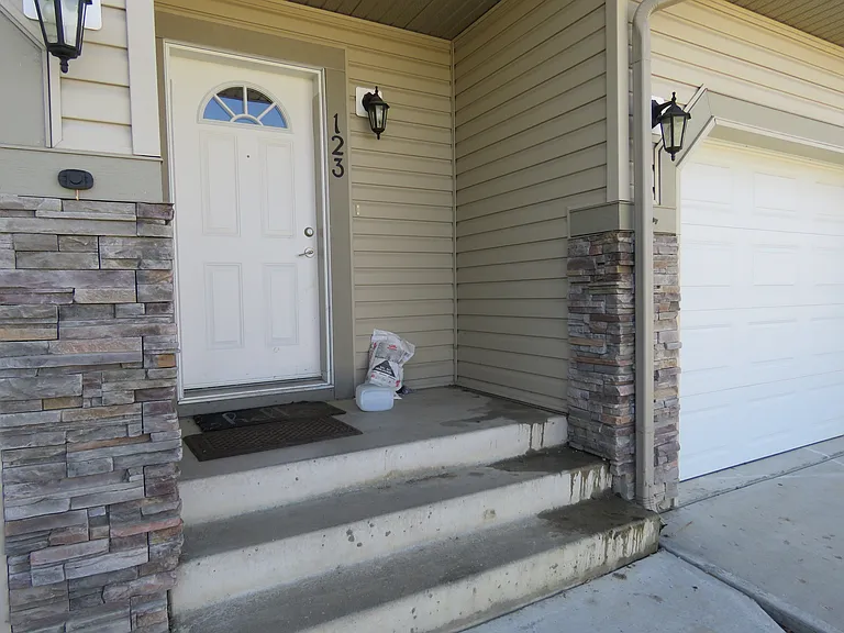 127 Sandstone Est — Photo 2