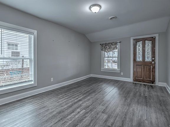 5th image of 412 Orange St.