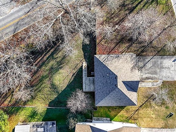 5th image of 101 Twin Oaks Dr