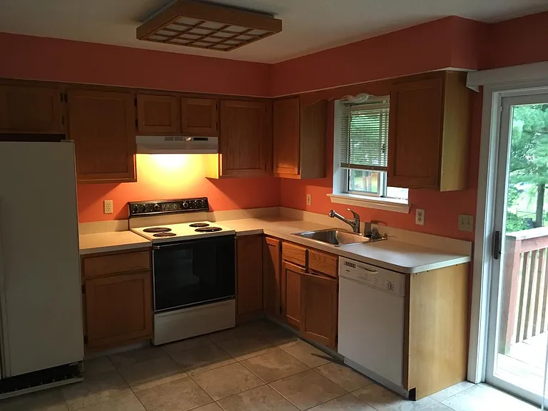 23 Pinehurst Ave — Photo 3
