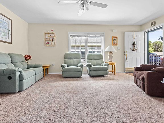 2nd image of 270 Greenbriar Ct
