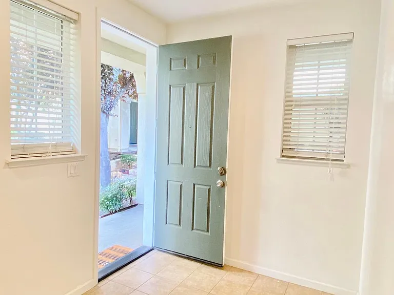 2576 Heron Ct — Photo 2