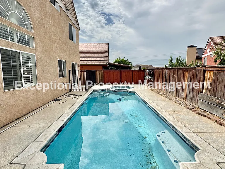 16202 Trailwinds Dr — Photo 17
