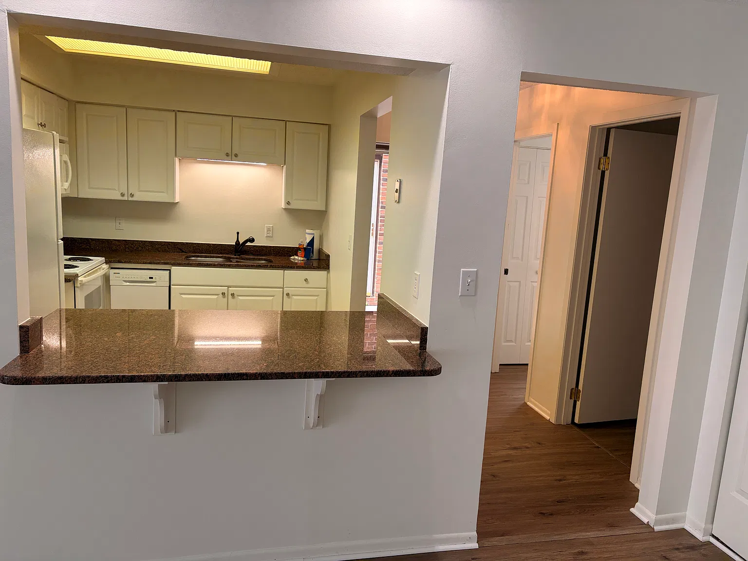 2 bed, 1150 sqft, $1,600 — Photo 3