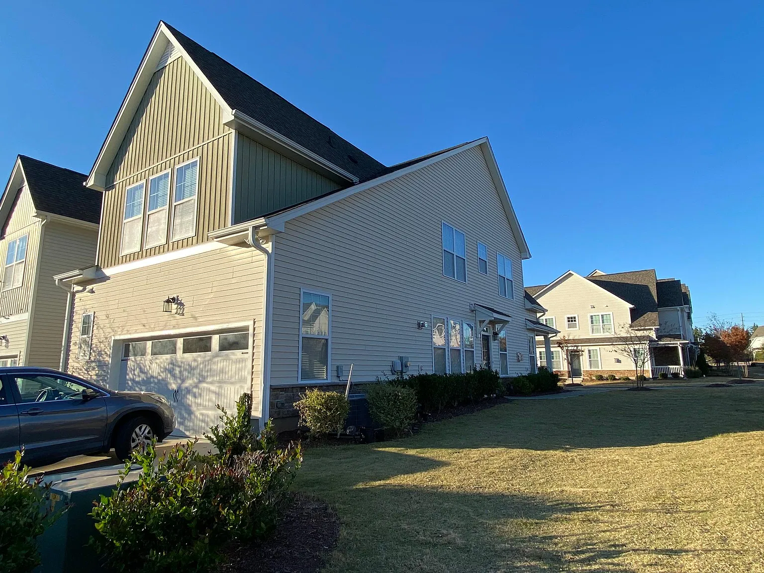 4 bed, 3.5 bath, 2500 sqft, $2,350 — Photo 3