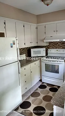 8602 W 109th Ter — Photo 3