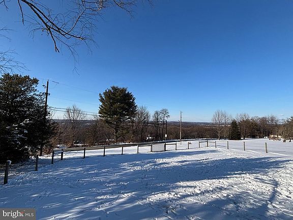 5th image of 9 Ridge View Dr