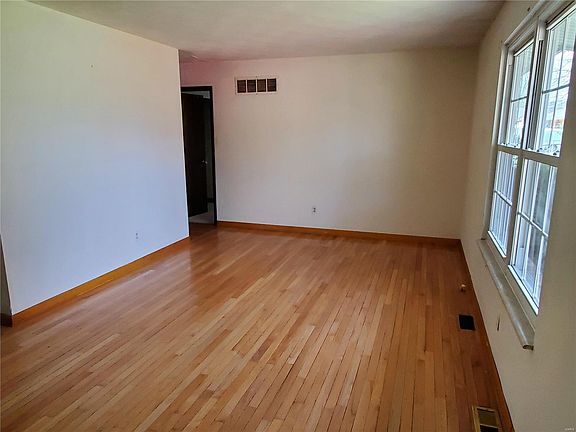 4th image of 153 Crescent Ave