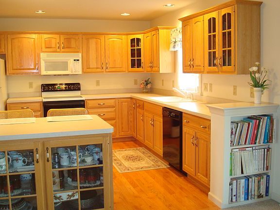KITCHEN W/ALL APPLIANCES