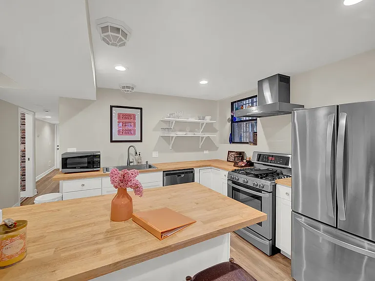 3015 W Belden Ave — Photo 4