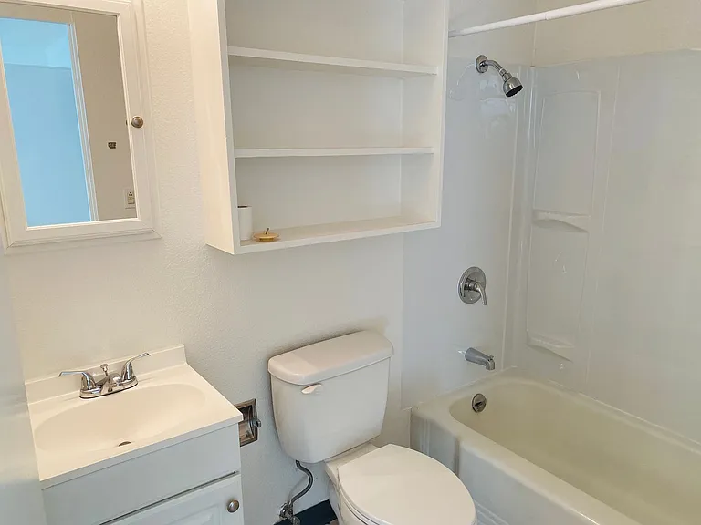 #229-Marshall House Apartments — Photo 6