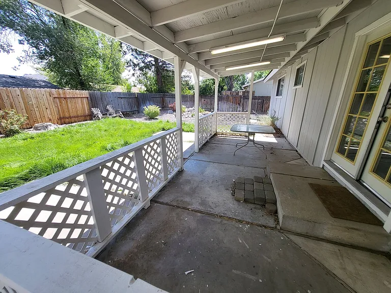 2621 Woodcrest Ln — Photo 10