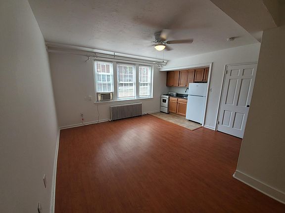 3rd image of 2060 N Vermont St APT 3