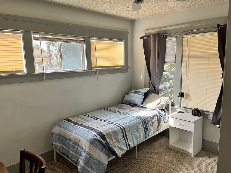1370 Loma Ave — Photo 3