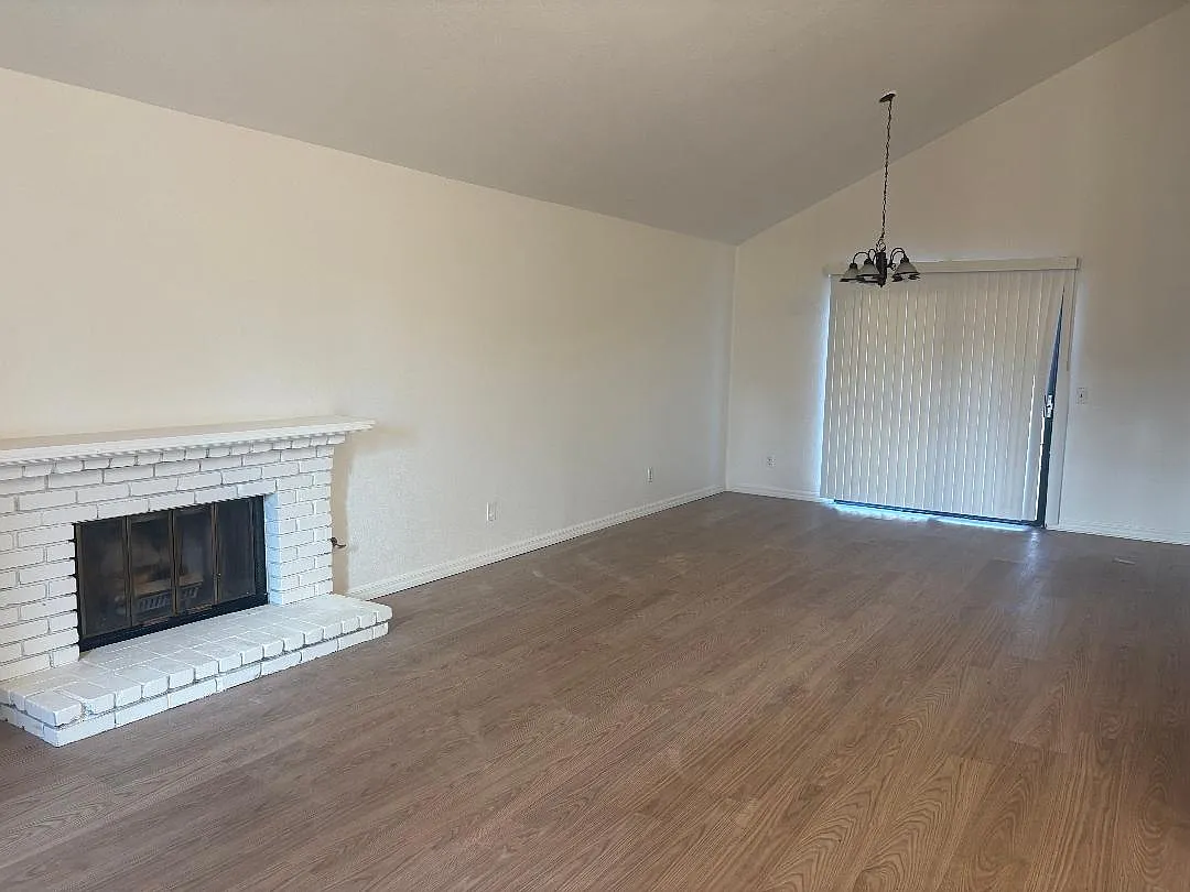 4 bed, 2034 sqft, $3,400 — Photo 4