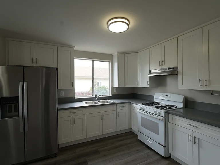 457 W Sepulveda St — Photo 9