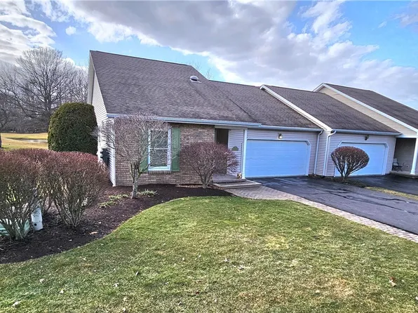 303 Golf Dr, Cortland, OH 44410