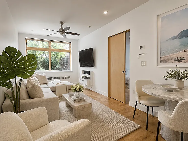 530 E 5th St #1R — Photo 7