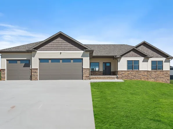 326 Solomia Ct, Peosta, IA 52068