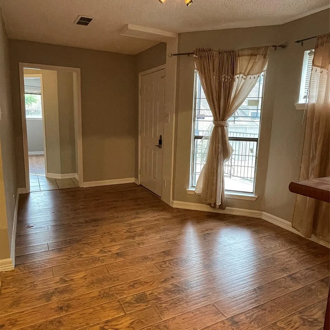 2 bed, 2.0 bath, 1191 sqft, $1,600 — Photo 3