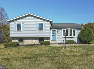 255 Clover Ln, Hanover, PA 17331