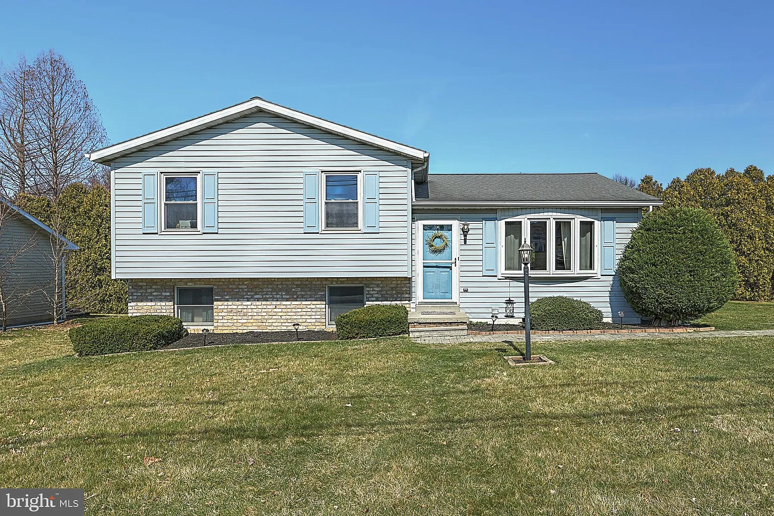 255 Clover Ln photo 1