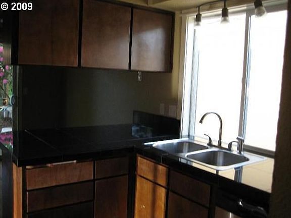 5th image of 224 SE 34th Cir